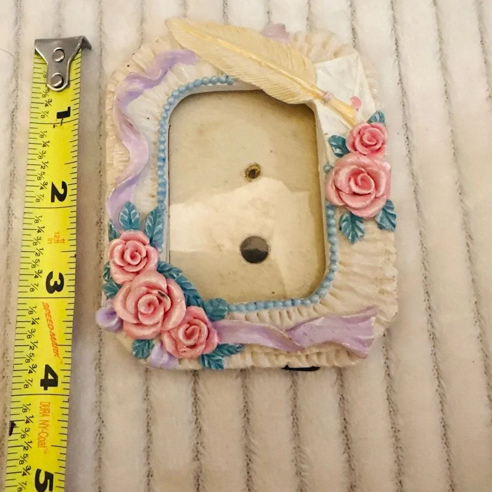 Vintage 1980s shabby chic 3D resin miniature picture frame